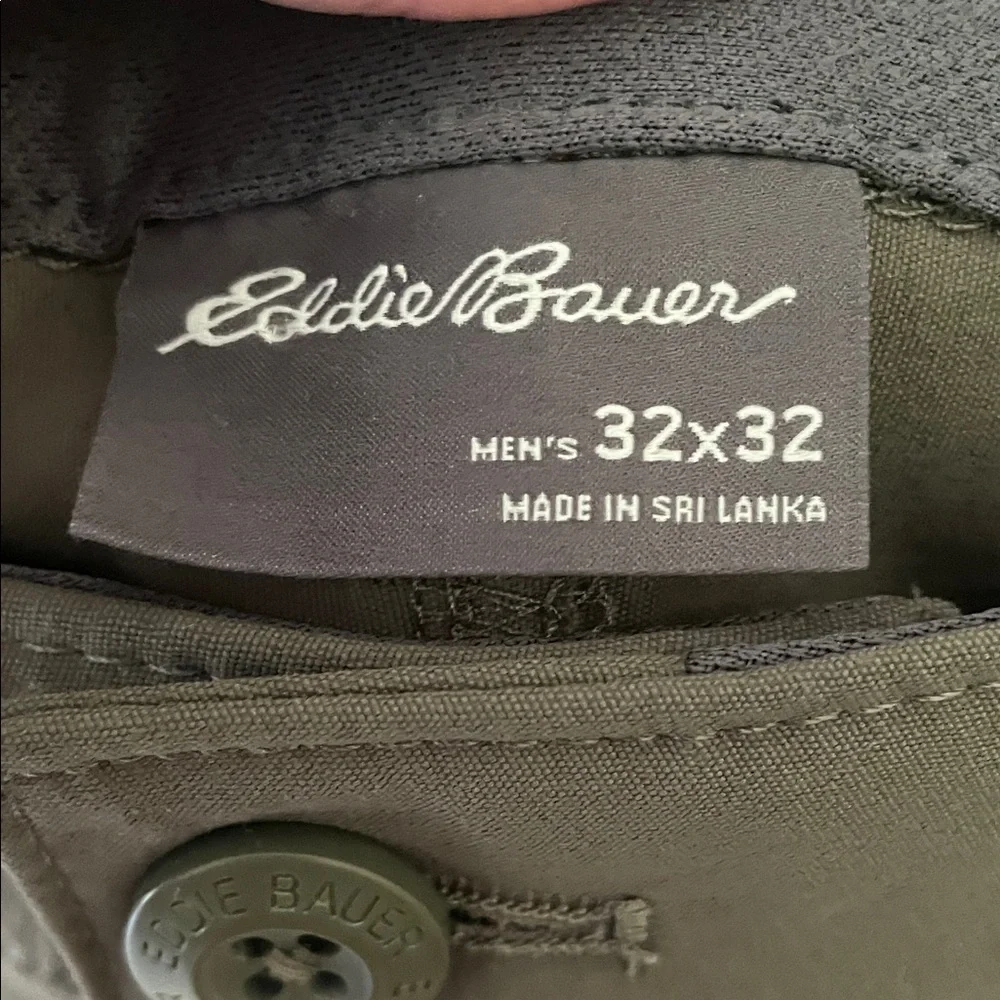 Eddie Bauer Men's Khaki pants/shorts - Picture 2 of 6